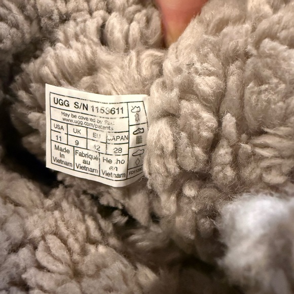 UGG women’s size 11 grey boots, cute Ugg detail on back - Picture 2 of 6